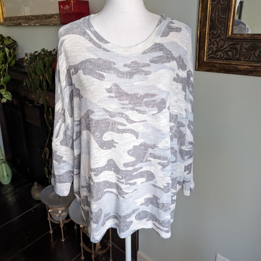 Talulah Aritzia Cherish Womens Small Gray Camo Oversized Knit Top 3/4 Sleeve 152